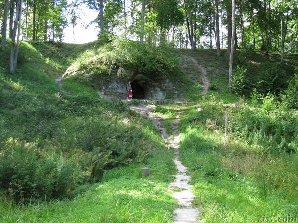 Helme cave entrance