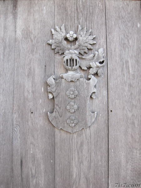 Benkendorf coat of arms carved from oak