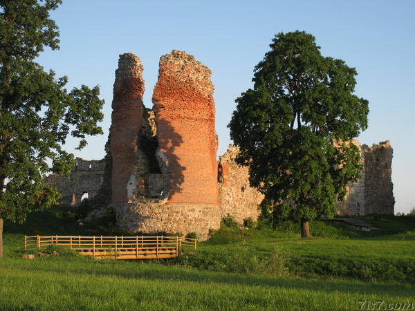 Laiuse fortress ruins.