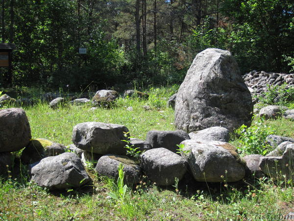 Mäla central stone