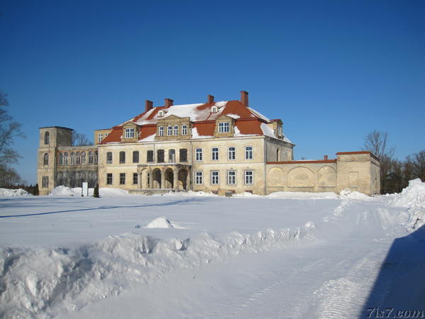 Photo of Malla manor from the side