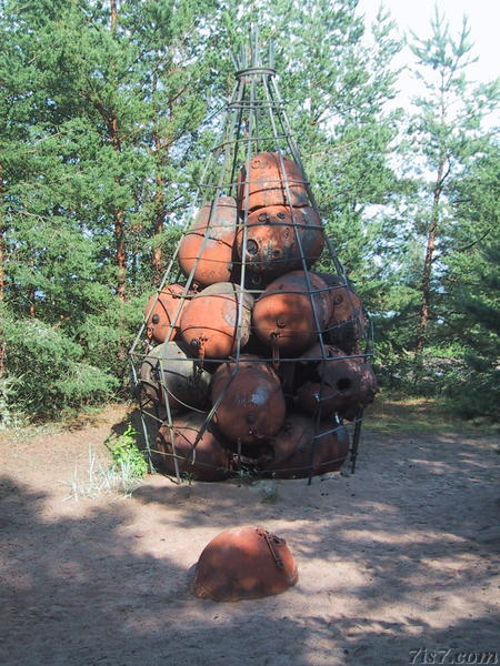 Art with sea mines