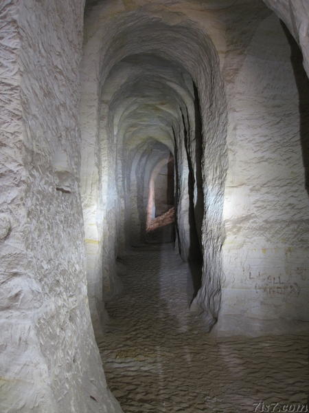 Photo inside Piusa sand caves