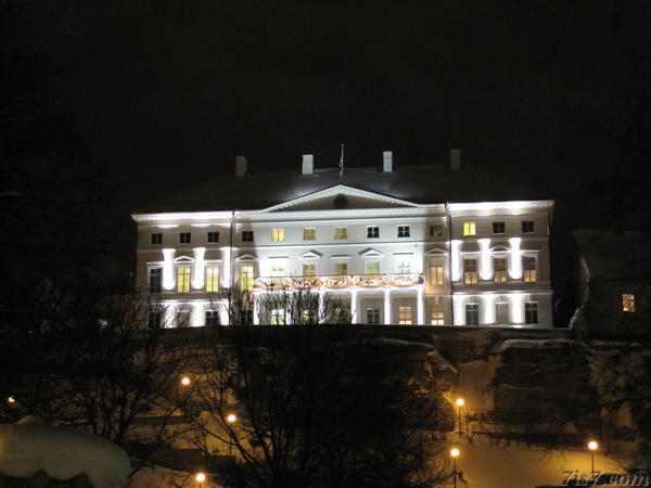 Stenbocki maja at night