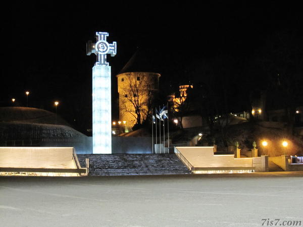 Vabaduse Väljak (Freedom Square) at night