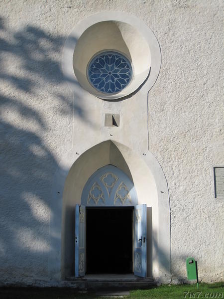 Väike-Maarja Church Entrance