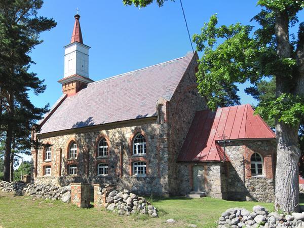 Häädemeeste church from behind