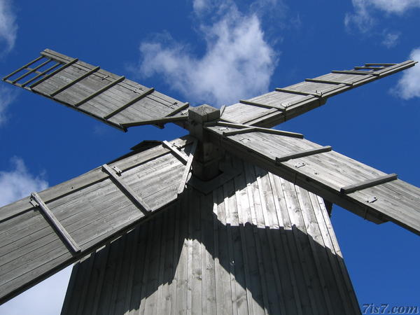 Harju-Rätsepa windmill against the
sky