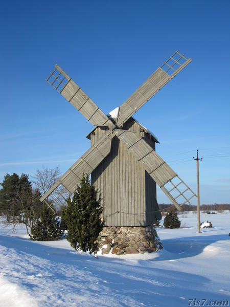 Harju-Rätsepa windmill in
winter