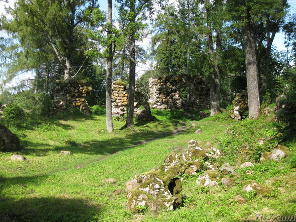Helme castle ruins