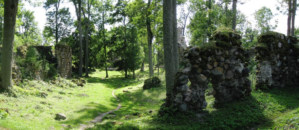 Helme castle ruins