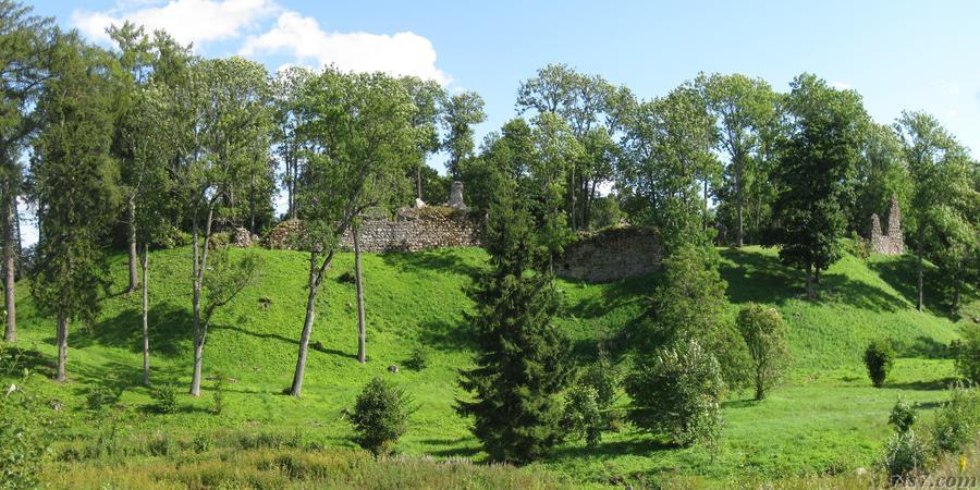 Helme castle ruins