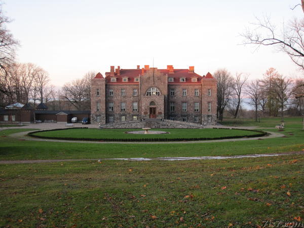 Kalvi Manor