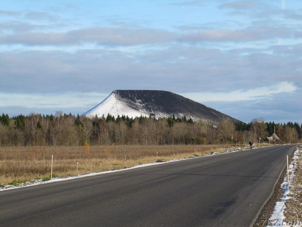 Approaching the Kiviõli Ash-Hill