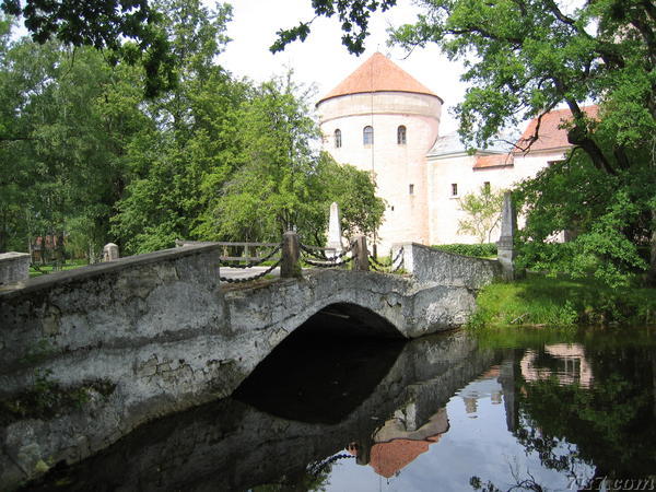 Koluvere Castle bridge
