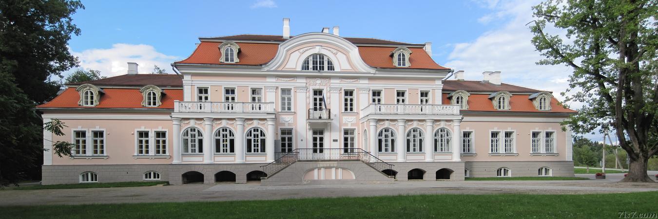 Laupa manor (front)