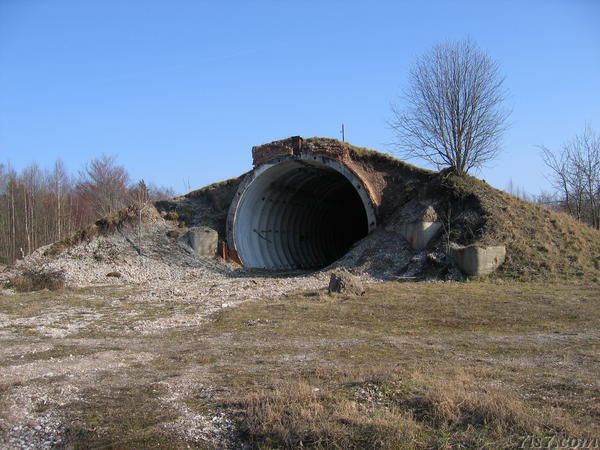 Maantee missile hangar