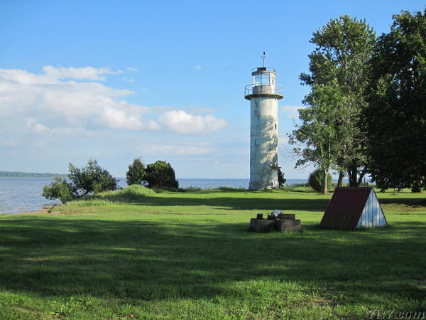 Mehikoorma lighthouse overlooking lake Peipsi