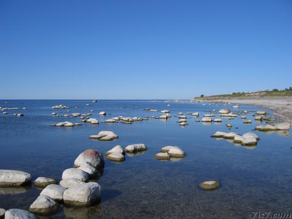 Boulders along the Ohessaare shoreline