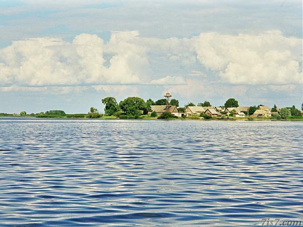 Photo of village on shore of lake Peipsi