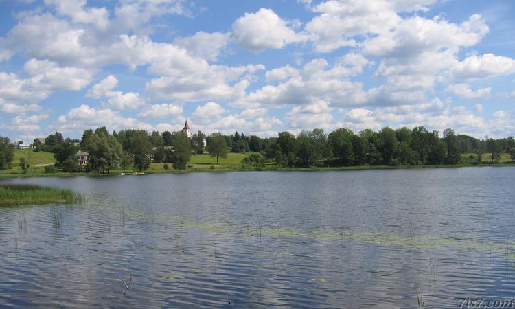 Rõge lake and church