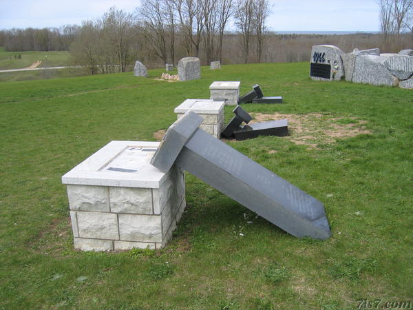 Sinimäe Memorial vandalized