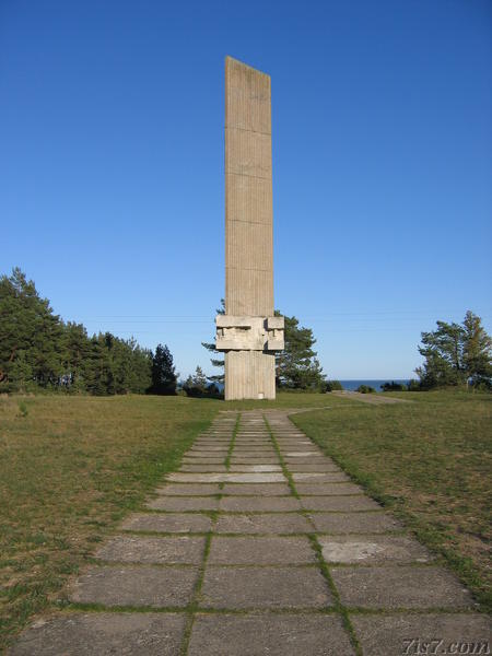 Tehumardi memorial.