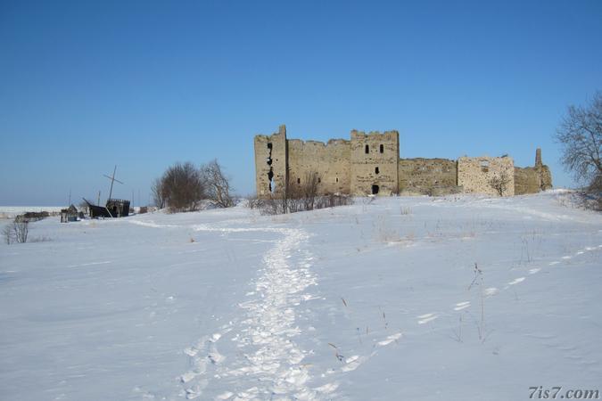 Toolse castle ruins side view